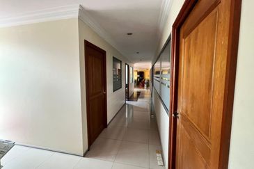 Commercial Bungalow Facing Main Road @ Petaling Jaya Section 13, Selangor