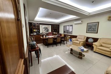 Commercial Bungalow Facing Main Road @ Petaling Jaya Section 13, Selangor