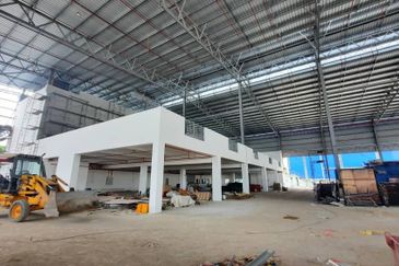 West Port, Pulau Indah