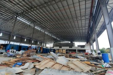 West Port, Pulau Indah