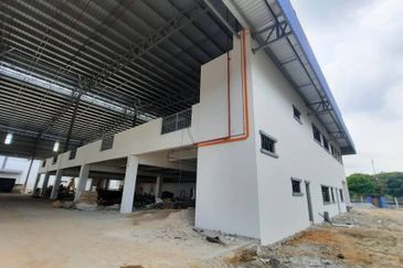 West Port, Pulau Indah