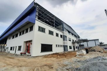 West Port, Pulau Indah