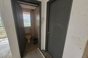 Limited Setia Prima Corner Facing Main Road Shop 3th Floor For Rent