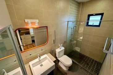 Sell with Short Term Rental Business Subang Jaya SS17 2 Sty Corner House