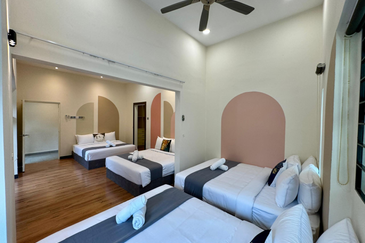 Sell with Short Term Rental Business Subang Jaya SS17 2 Sty Corner House