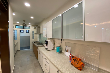 Sell with Short Term Rental Business Subang Jaya SS17 2 Sty Corner House