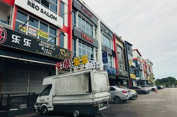 Taman Mount Austin Commercial