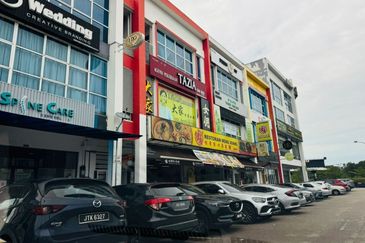 Taman Mount Austin Commercial