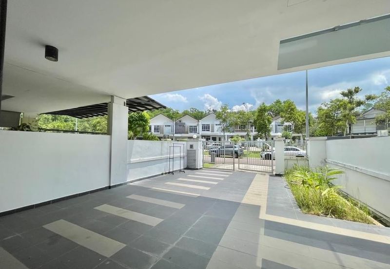 Horizon Hills @ The Green / Double Storey Terrace House