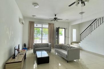 Horizon Hills @ The Green / Double Storey Terrace House