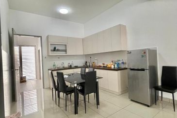 Horizon Hills @ The Green / Double Storey Terrace House