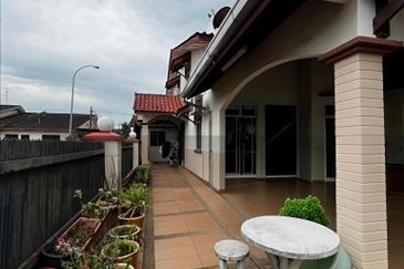 Jalan Sutera Biru