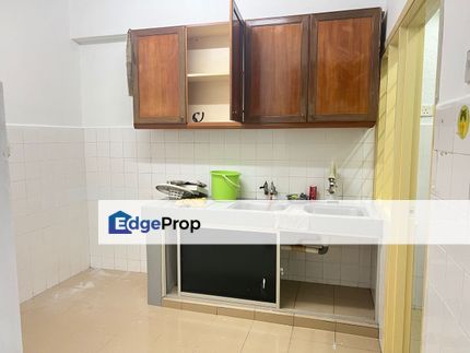 Well Kept Partially Furnished with Parking, Kuala Lumpur, Kepong