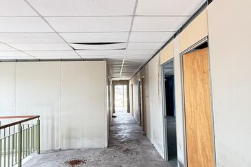 3rd Storey Shop bangalow facing main road