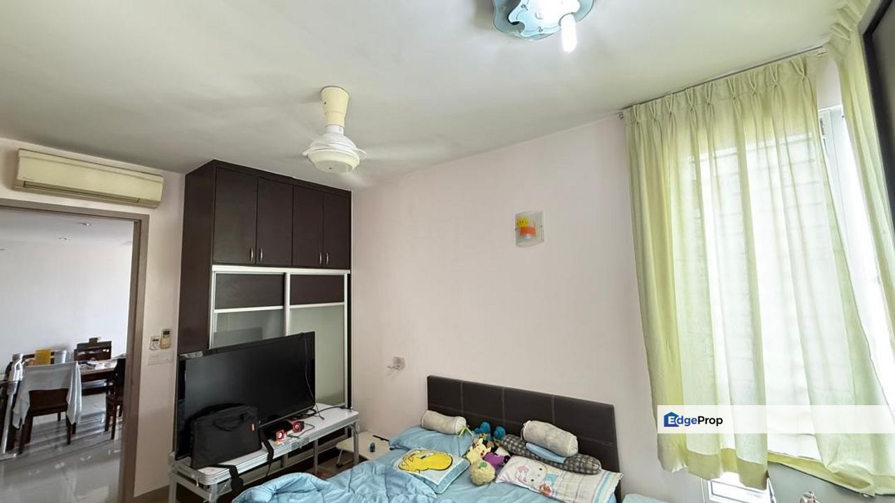 3+1 Room Fully Furnished Parking Nearby Restaurant Lotus Pasar Kepong, Kuala Lumpur, Bandar Menjalara