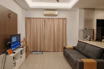 First Residence (Residensi Unggul)