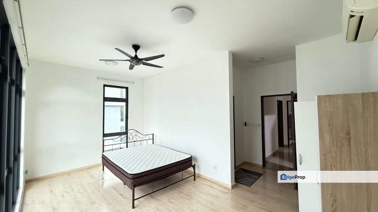 Below Market Well Kept Corner Unit Fully Furnished with 2 Parking, Kuala Lumpur, Kepong