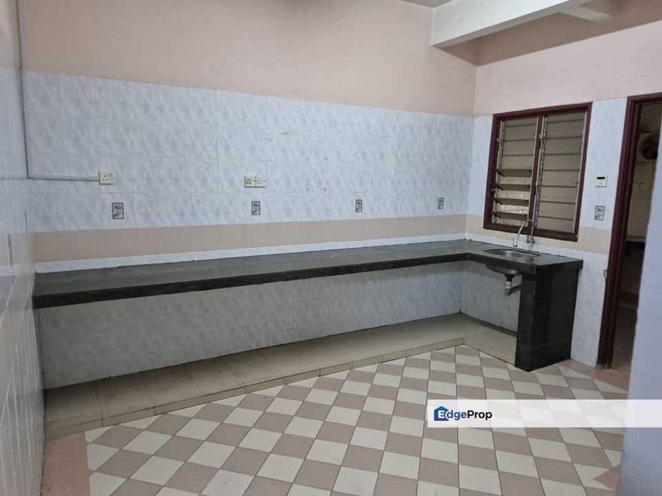 Prime Area Well Kept Basic Unit 2 Storey Terrace, Selangor, Subang