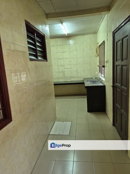 Prime Area Well Kept Basic Unit 2 Storey Terrace, Selangor, Subang
