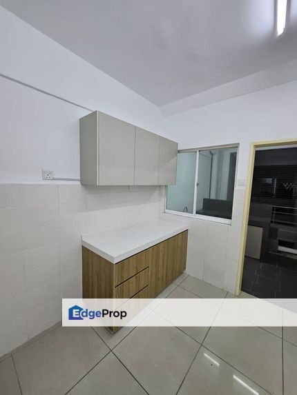 Well Kept Partially Furnished With Parking Nearby MRT, Kuala Lumpur, Kepong