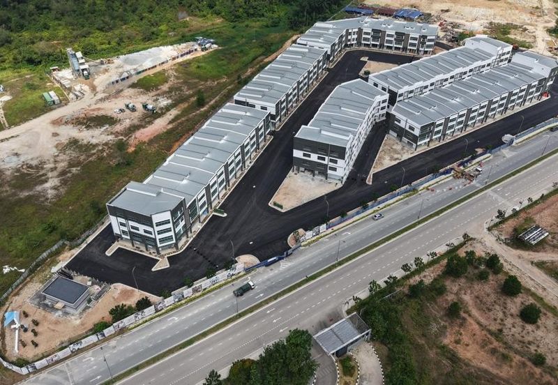 Summit Commercial Hub