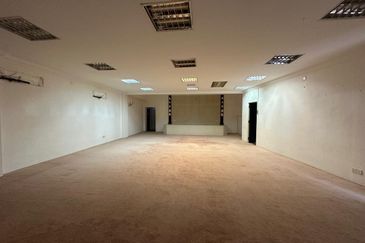 4 Storey Commercial Building For Sales Georgetown Jalan Pahang CHEAPEST PRICE EVER Good Condition 