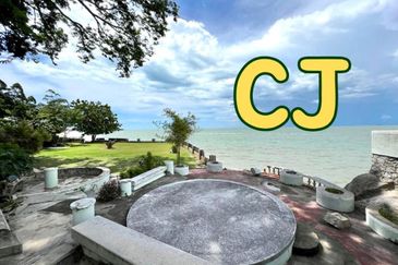 Seafront Land 2.5 ACRE with Houses and Apartment First Garde Development Tanjung Bungah Penang