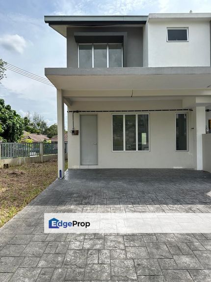 Terrace house with land for Sale , 2300 sq ft Semenyih Can full loan  , Selangor, Semenyih