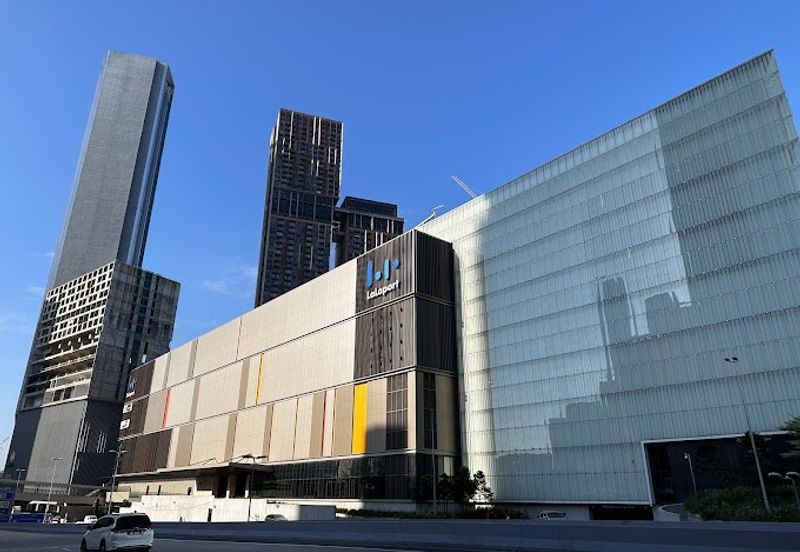 Lucentia Residences @ BBCC