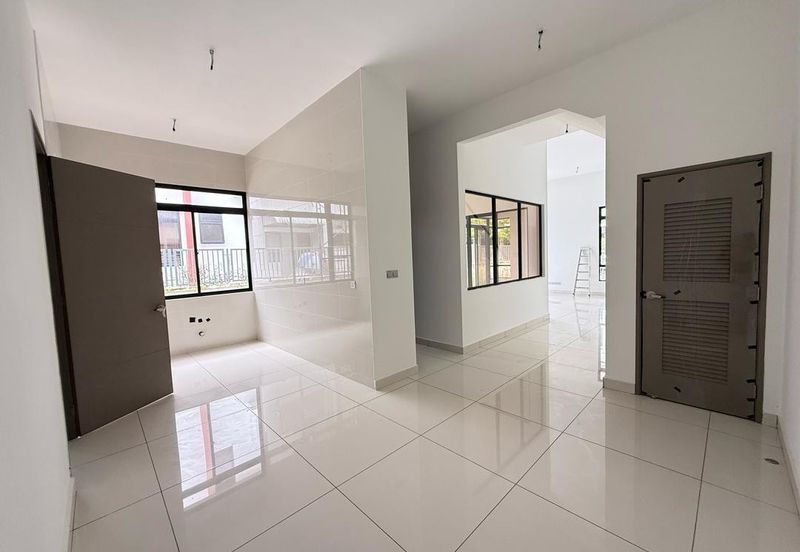 The Canal Garden South, Horizon Hills