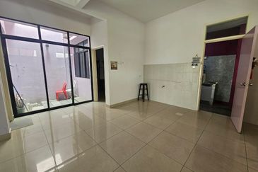 Maple Red, Adda Heights