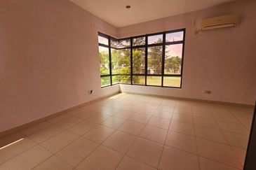 Maple Red, Adda Heights