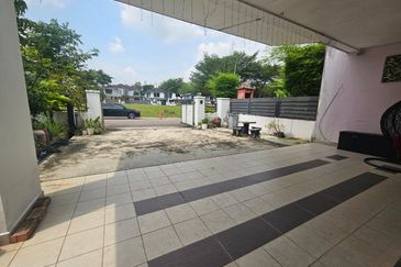 Maple Red, Adda Heights