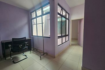 Maple Red, Adda Heights