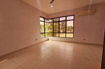 Maple Red, Adda Heights