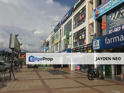 Endlot unit at Jln Bestari@Taman Nusa Bestari 3 Storey Shoplot for Sale, Johor, 