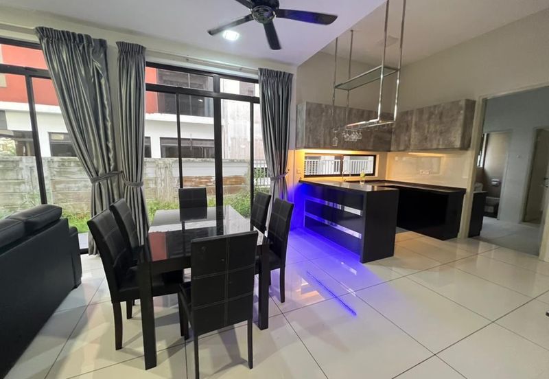 The Canal Garden South, Horizon Hills