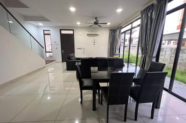 The Canal Garden South, Horizon Hills