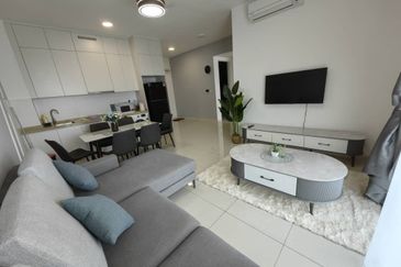 The M @ Medini Macrolink