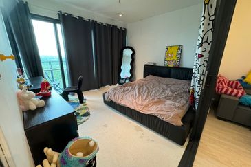 Almas Suites @ Puteri Harbour