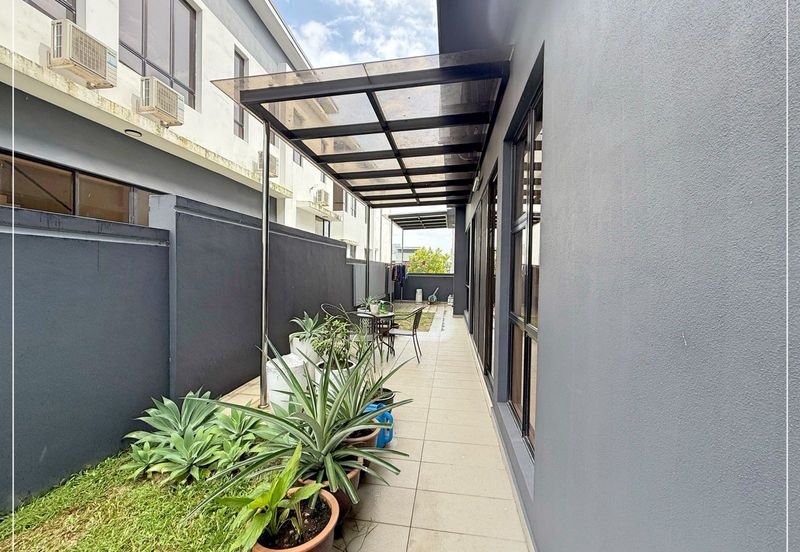 The Canal Garden South, Horizon Hills