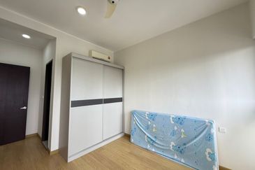 Baypoint @ Country Garden Danga Bay