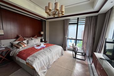 Anise Pearl @ Forest City