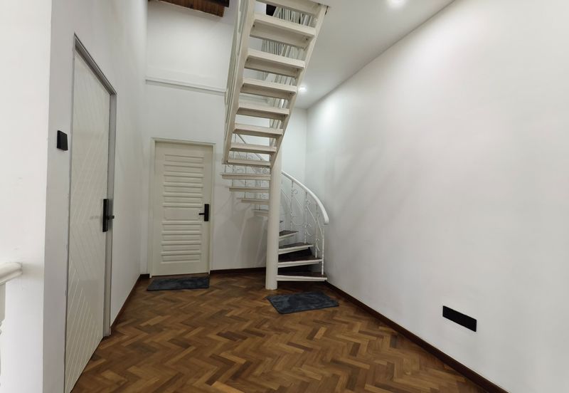 Stulang Laut / Darat