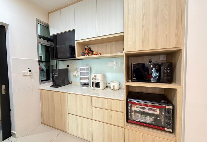 Meridin Bayvue Apartment