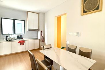 Baypoint @ Country Garden Danga Bay