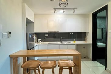 Almas Suites @ Puteri Harbour