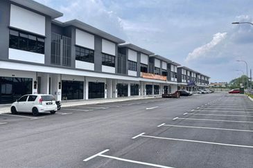 Kulai RainTree Avenue Kulais RainTrees Avenues, Facing main road, Brand New Unit 