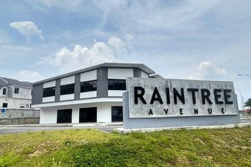 Kulai RainTree Avenue Kulais RainTrees Avenues, Facing main road, Brand New Unit 