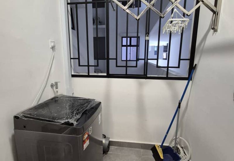 Twin Towers, Ratu Mutiara